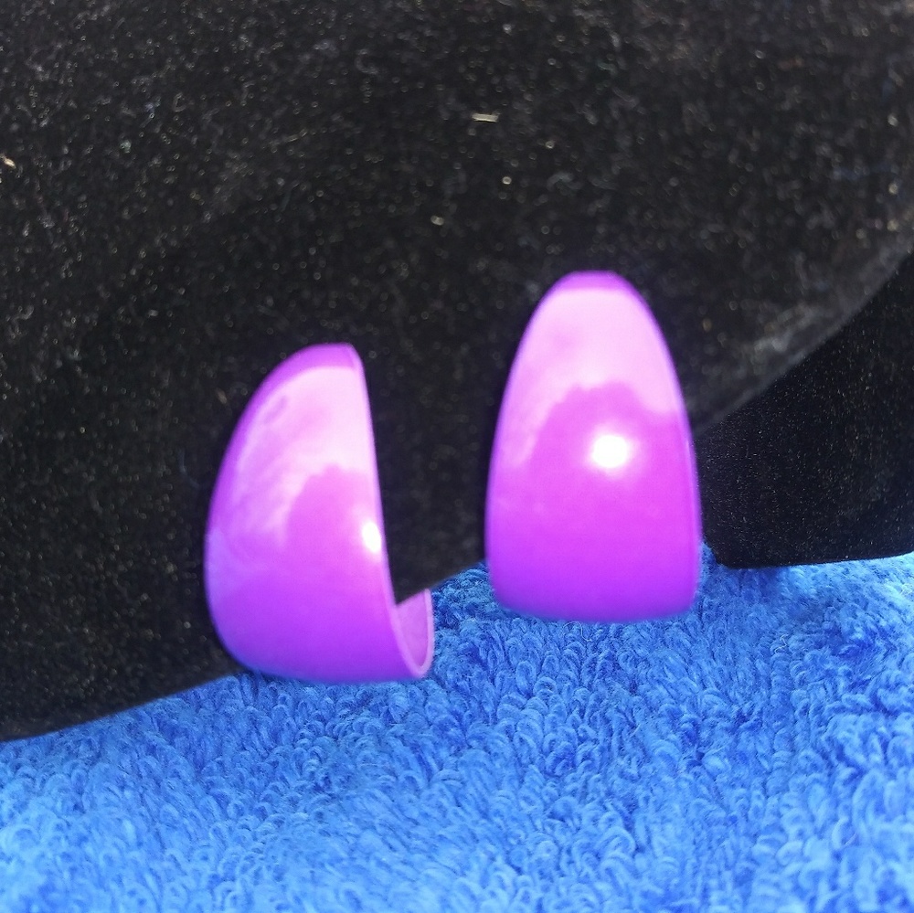 Fashion clip on earrings